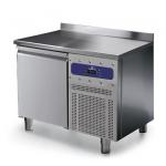 Tiefkühltisch 1 Tür GN 1/1 mit Aufkantung, -10°/-20°C 